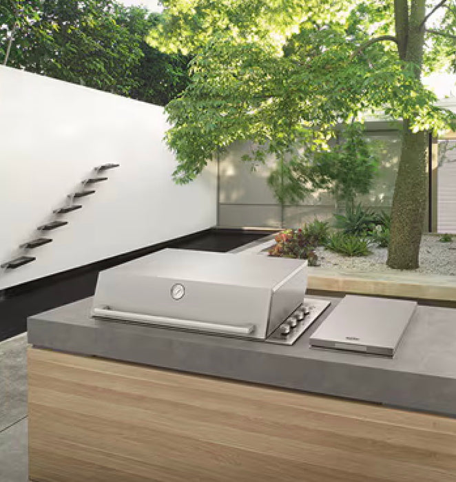 Beefeater Signature ProLine™ Flame Failure BBQ with hood BSH158SAEUGB