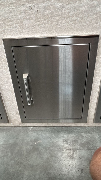 18" Single Door – 316 Marine Grade Stainless Steel (CJ18PRO-SD-316)